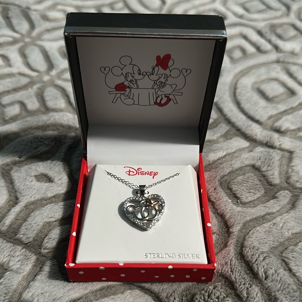 Brand new Minnie Mickey heart necklace‼️